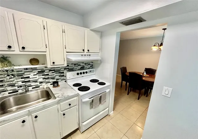 Homes for sale in Boynton Beach, FL | 2213 Ne 1st Ct #203, Boynton Beach, FL 33435 | MLS# A12025758