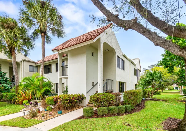 Homes for sale in Boynton Beach, FL | 5687 Fairway Park Dr, Boynton Beach, FL 33437 | MLS# B26033288