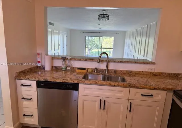 4th image of 6101 N Fls Cir Dr, Lauderhill, FL 33319