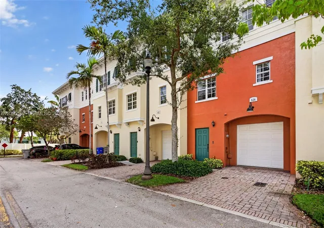 2nd image of 626 Sw 1st Dr, Pompano Beach, FL 33060 | MLS# A12025162