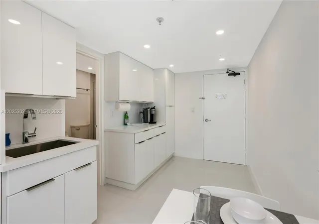 2nd image of 5445 Collins Ave #1203, Miami Beach, FL 33140 | MLS# A12025302
