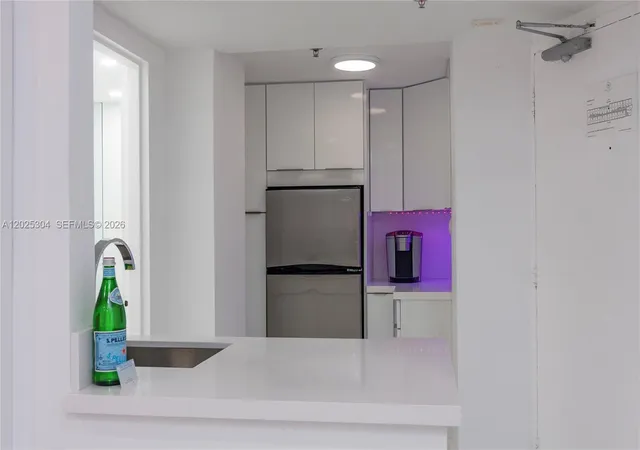 3rd image of 5445 Collins Ave #1730, Miami Beach, FL 33140 | MLS# A12025304