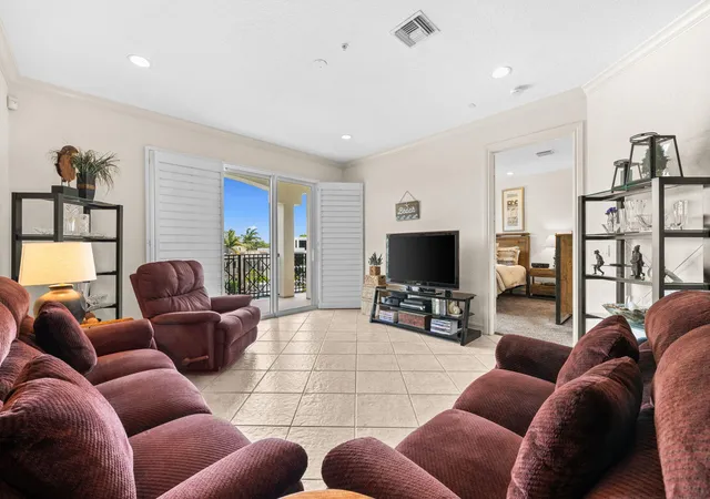 4th image of 2720 NE 15th Street #303, Fort Lauderdale, FL 33304 | MLS# B26033383