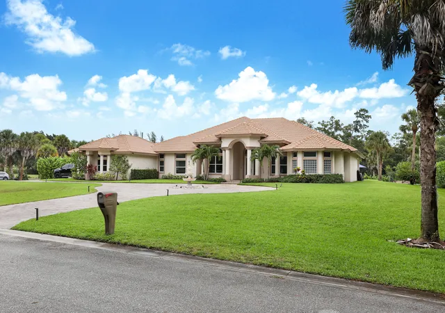Single family home for sale at 142 Brynhurst Ct, West Palm Beach, FL 33413 | MLS# B26033406