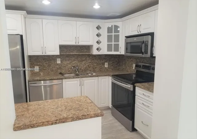 4th image of 100 Bayview Dr #208, Sunny Isles Beach, FL 33160 | MLS# A12022795