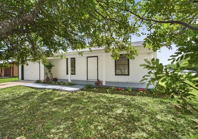 Photo 2 of Single family home for sale at 2575 1st Place, Vero Beach, FL 32962 | MLS# B26033510 | Listing updated on 2026-09-23