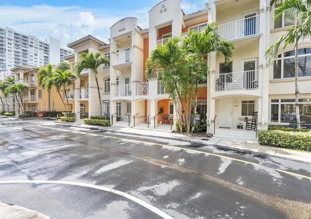 2nd image of 2704 Ne 184th Ter, North Miami Beach, FL 33160 | MLS# A12026254