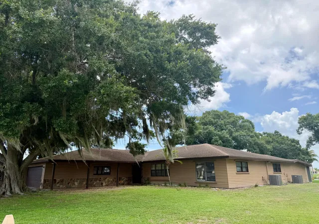 4th image of 1631 Se 24Th Blvd, Okeechobee, FL 34974 | MLS# B26033533