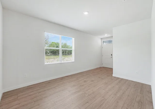 Photo 3 of Sale Pending at 9597 Venetian Sq, Vero Beach, FL 32966 | MLS# B26033637 | Listing updated on 2026-10-02