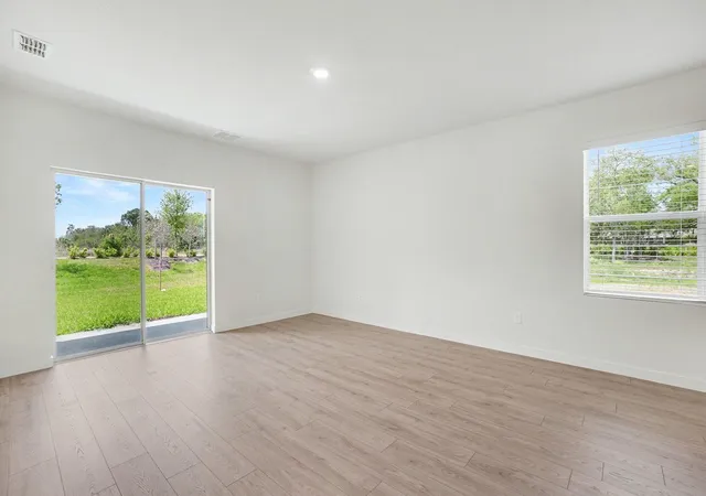 Photo 3 of Sale Pending at 9597 Venetian Sq, Vero Beach, FL 32966 | MLS# B26033637 | Listing updated on 2026-10-02