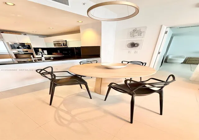 3rd image of 17121 Collins Ave #1207, Sunny Isles Beach, FL 33160 | MLS# A12026568