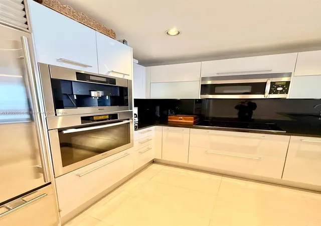 5th image of 17121 Collins Ave #1207, Sunny Isles Beach, FL 33160 | MLS# A12026568