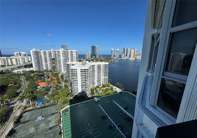 4th image of 3530 Mystic Pointe Dr #2709, Aventura, FL 33180 | MLS# A12026594