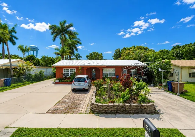 Homes for sale in Fort Myers, FL | 422 Ballair Rd, Fort Myers, FL 33905 | MLS# A12026626