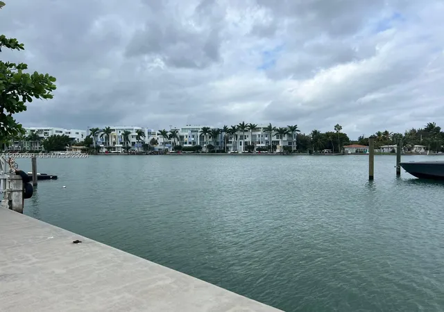 11th image of 7590 Bayside Ln, Miami Beach, FL 33141 | MLS# A12026639
