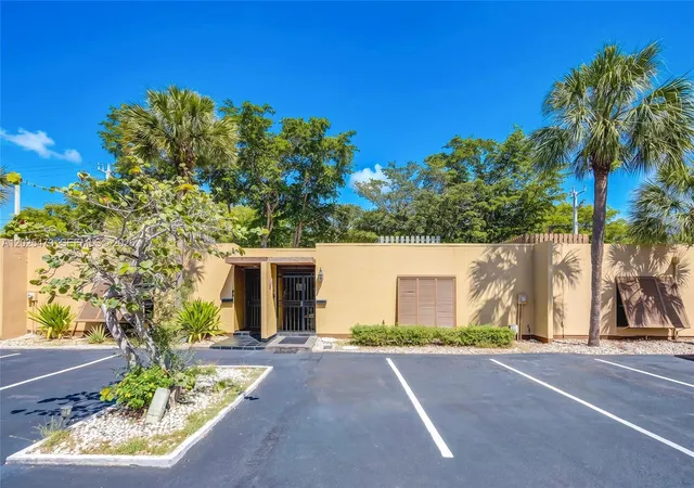 Homes for sale in Miami Lakes, FL | 6705 Kingsmoor Wy, Miami Lakes, FL 33014 | MLS# A12025473