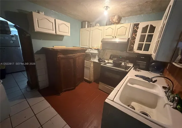 3rd image of 5740 Taylor St, Hollywood, FL 33021 | MLS# A12022817