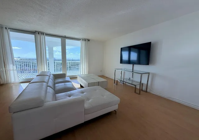 4th image of 5401 Collins Ave #1022, Miami Beach, FL 33140 | MLS# A12026464