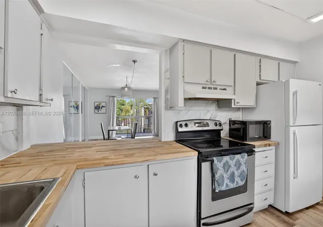4th image of 7020 Nova Dr, Davie, FL 33317
