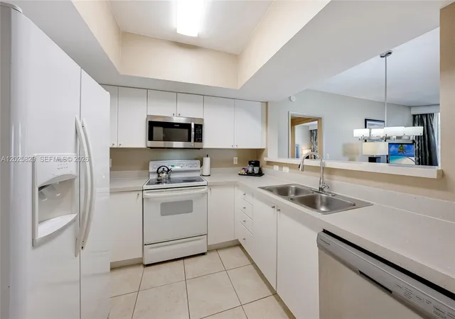 5th image of 17375 Collins Ave #2403, Sunny Isles Beach, FL 33160 | MLS# A12025829