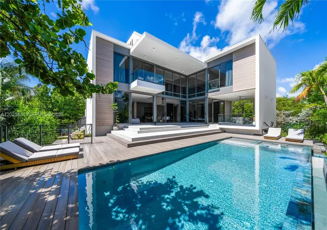 1st image of 571 Glenridge Rd, Key Biscayne, FL 33149 | MLS# A12025834