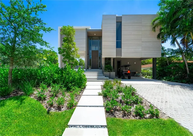 2nd image of 571 Glenridge Rd, Key Biscayne, FL 33149 | MLS# A12025834
