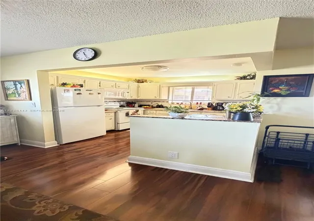 4th image of 5300 Washington St #D309, Hollywood, FL 33021 | MLS# A12026443