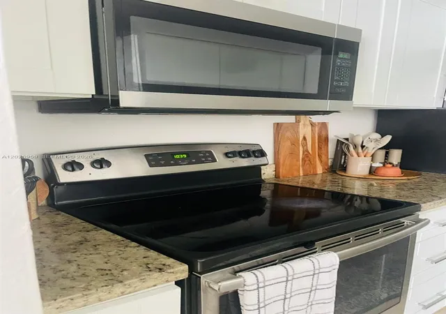 5th image of 10393 N Kendall Dr #U6, Miami, FL 33176 | MLS# A12026959