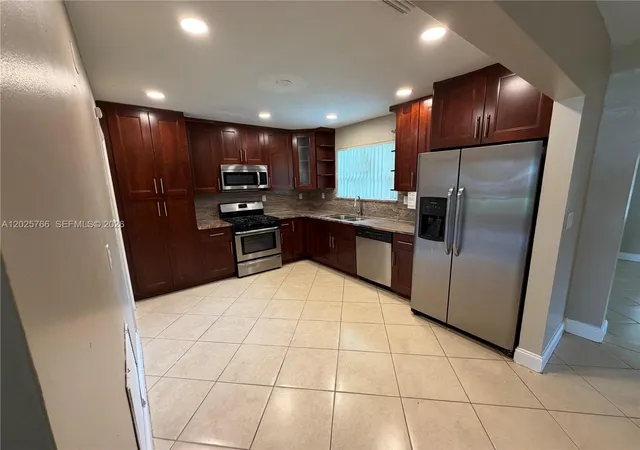 2nd image of 3241 Pierce St, Hollywood, FL 33021 | MLS# A12025766