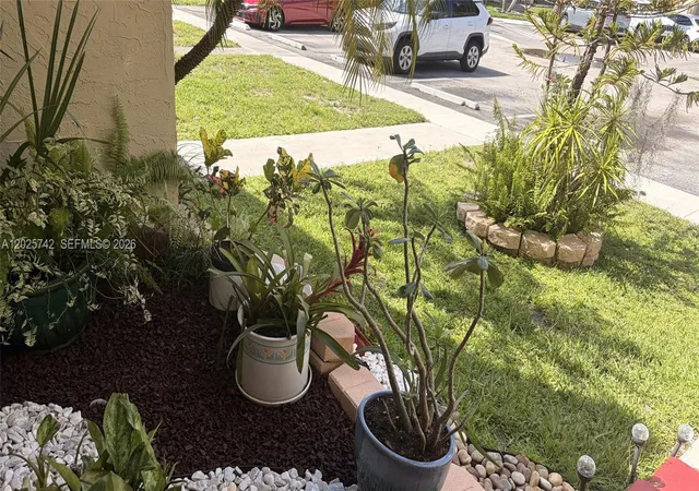 2nd image of 8982 Palm Tree Ln #8982, Pembroke Pines, FL 33024 | MLS# A12025742