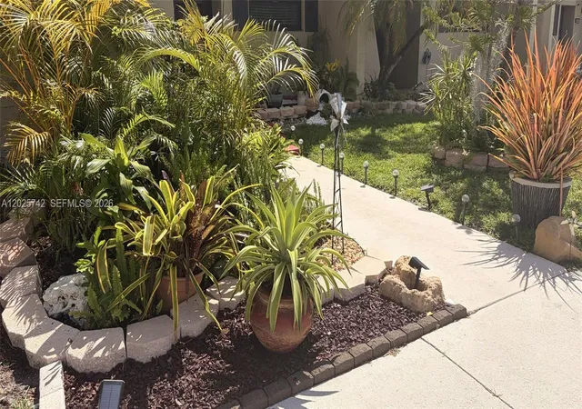 3rd image of 8982 Palm Tree Ln #8982, Pembroke Pines, FL 33024 | MLS# A12025742