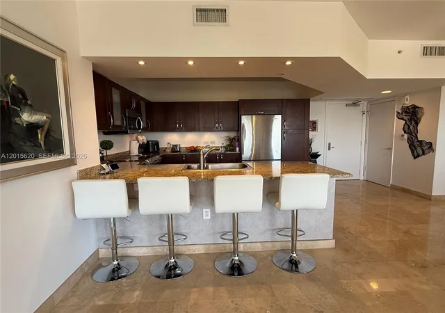3rd image of 19900 E Country Club Dr #804, Miami, FL 33180 | MLS# A12015620