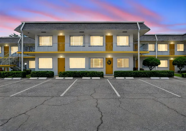 2nd image of 3240 Lake Osborne Dr #Apt 104, Lake Worth Beach, FL 33461 | MLS# B26034023