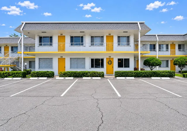 3rd image of 3240 Lake Osborne Dr #Apt 104, Lake Worth Beach, FL 33461 | MLS# B26034023