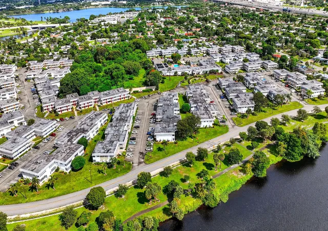 2nd image of 3240 Lake Osborne Dr, Lake Worth Beach, FL 33461