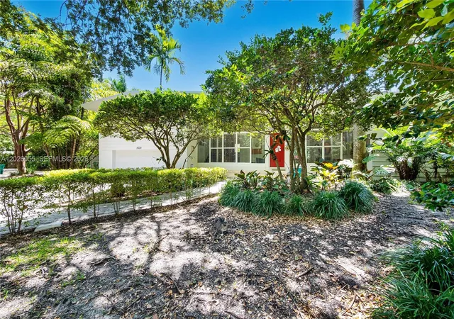Homes for sale in Miami, FL | 3520 Saint Gaudens Ct, Miami, FL 33133 | MLS# A12026955