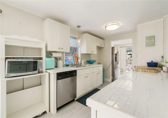 5th image of 205 Humpty Dumpty Dr, Key Largo, FL 33037 | MLS# A12014129