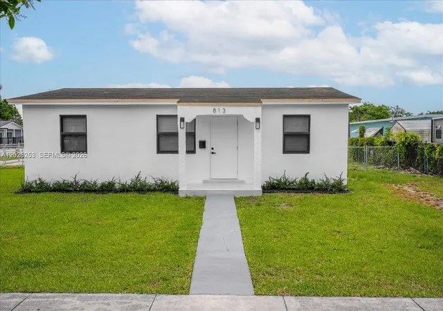 Homes for sale in Florida City, FL | 813 Nw 6th Ave, Florida City, FL 33034 | MLS# A12026253