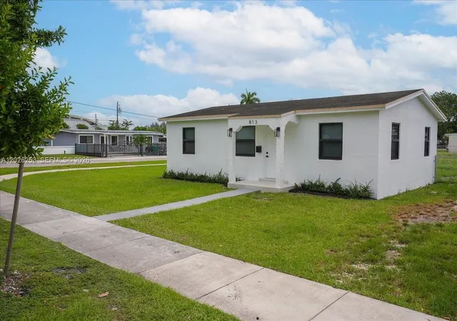 3rd image of 813 Nw 6Th Ave, Florida City, FL 33034 | MLS# A12026253