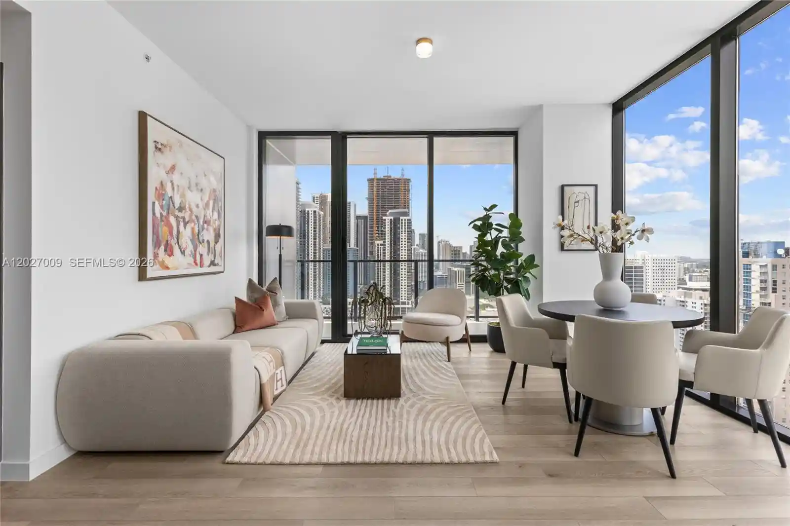 Listing Photo 1 - Condo for sale in 20 NE 11th St located at 20 NE 11th St, Miami Beach, FL 33132 - Unit #2910