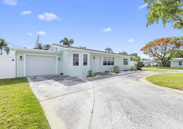 Photo 2 of Single family home for sale at 612 Se 10th Avenue, Deerfield Beach, FL 33441 | MLS# B26034346 | Listing updated on 2026-09-23