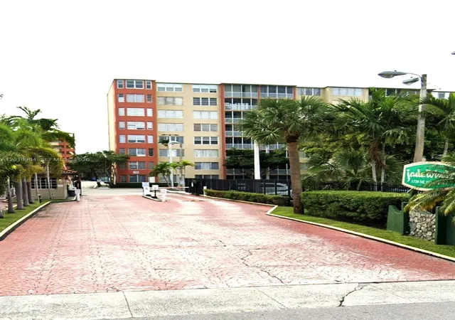 3rd image of 1770 Ne 191St St #8131, Miami, FL 33179 | MLS# A12019984
