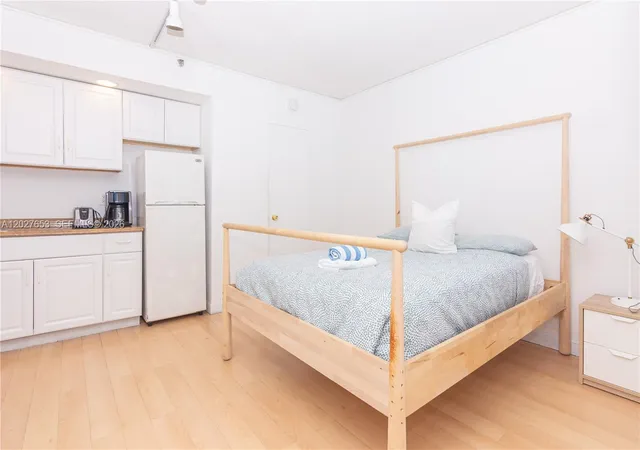 2nd image of 5445 Collins Ave #1105, Miami Beach, FL 33140 | MLS# A12027653