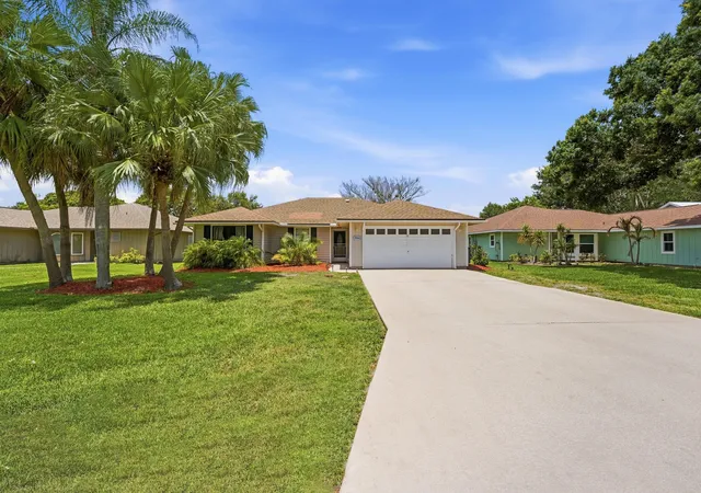 Photo 1 of Single family home for sale at 724 24th Square, Vero Beach, FL 32962 | MLS# B26034445 | Listing updated on 2026-08-28