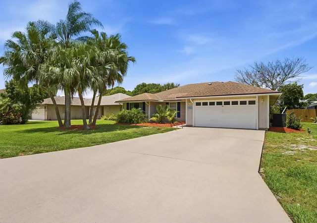 Photo 3 of Single family home for sale at 724 24th Square, Vero Beach, FL 32962 | MLS# B26034445 | Listing updated on 2026-08-28