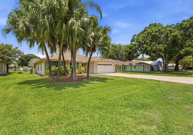 Photo 3 of Single family home for sale at 724 24th Square, Vero Beach, FL 32962 | MLS# B26034445 | Listing updated on 2026-08-28