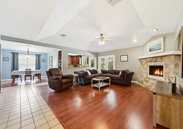 Photo 4 of Single family home for sale at 724 24th Square, Vero Beach, FL 32962 | MLS# B26034445 | Listing updated on 2026-08-28
