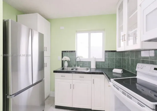 3rd image of 601 Sw 116Th Ct, Sweetwater, FL 33174 | MLS# A12026297