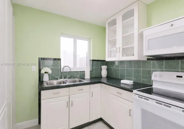 4th image of 601 Sw 116Th Ct, Sweetwater, FL 33174 | MLS# A12026297
