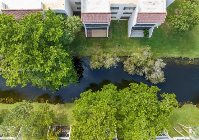 2nd image of 301 Racquet Clb Rd, Weston, FL 33326